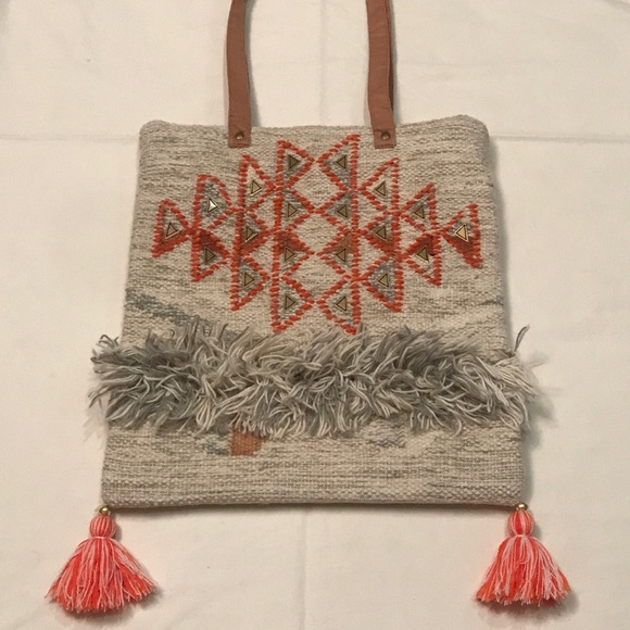Cute Woven Tote NWT - Picture 1 of 4